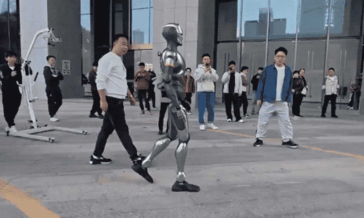 部争相追逐